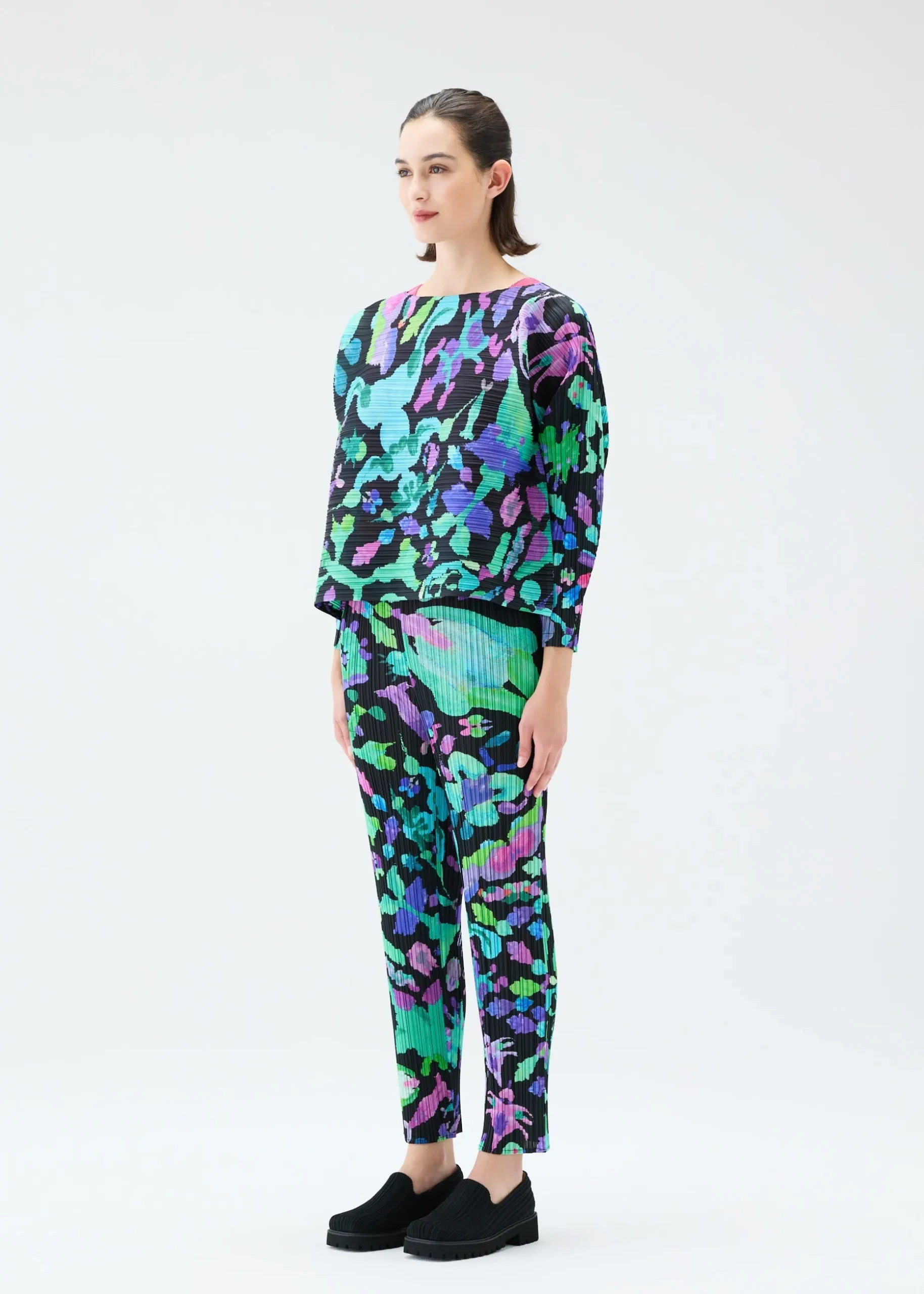 dance_with_new_friends_2-2.webp DANCE WITH NEW FRIENDS