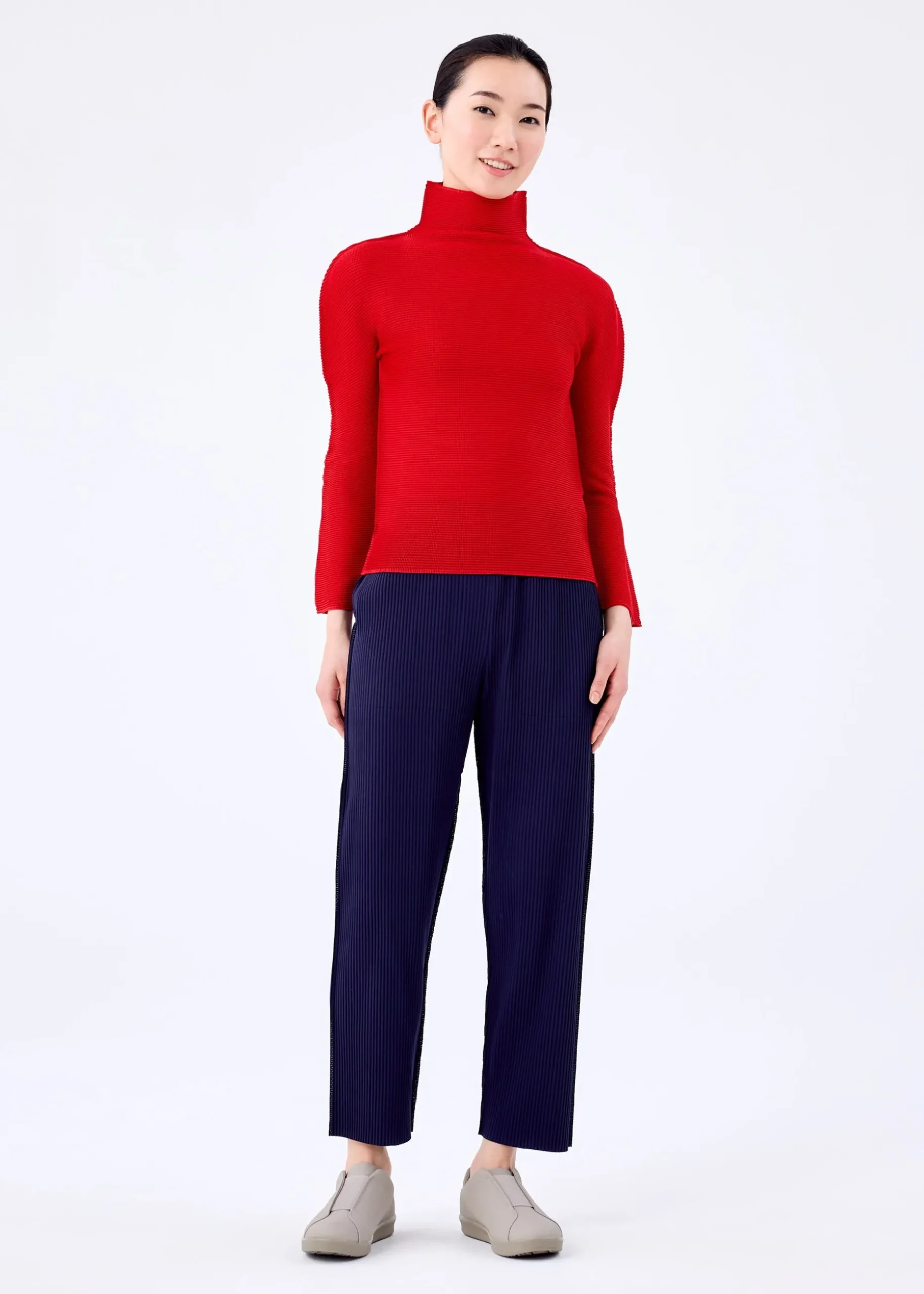 fine_knit_pleats_bottom__4-2.webp FINE KNIT PLEATS BOTTOM 2