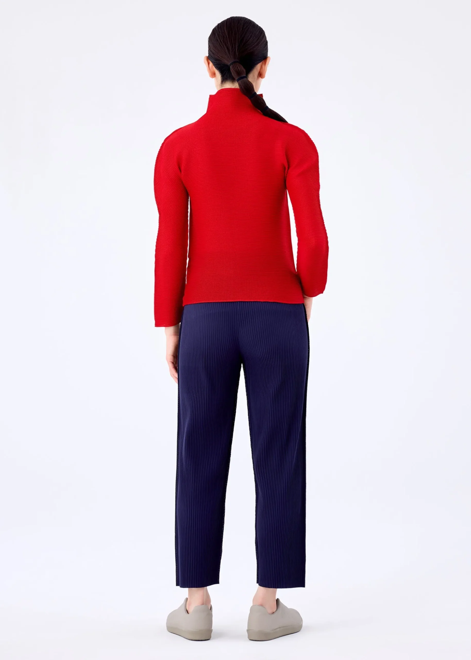 fine_knit_pleats_bottom__5-2.webp FINE KNIT PLEATS BOTTOM 2