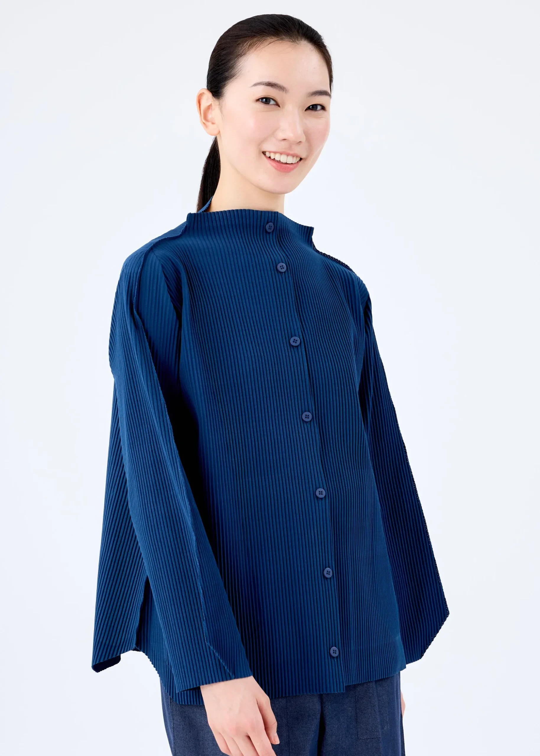 hexagon_pleats_5.webp HEXAGON PLEATS