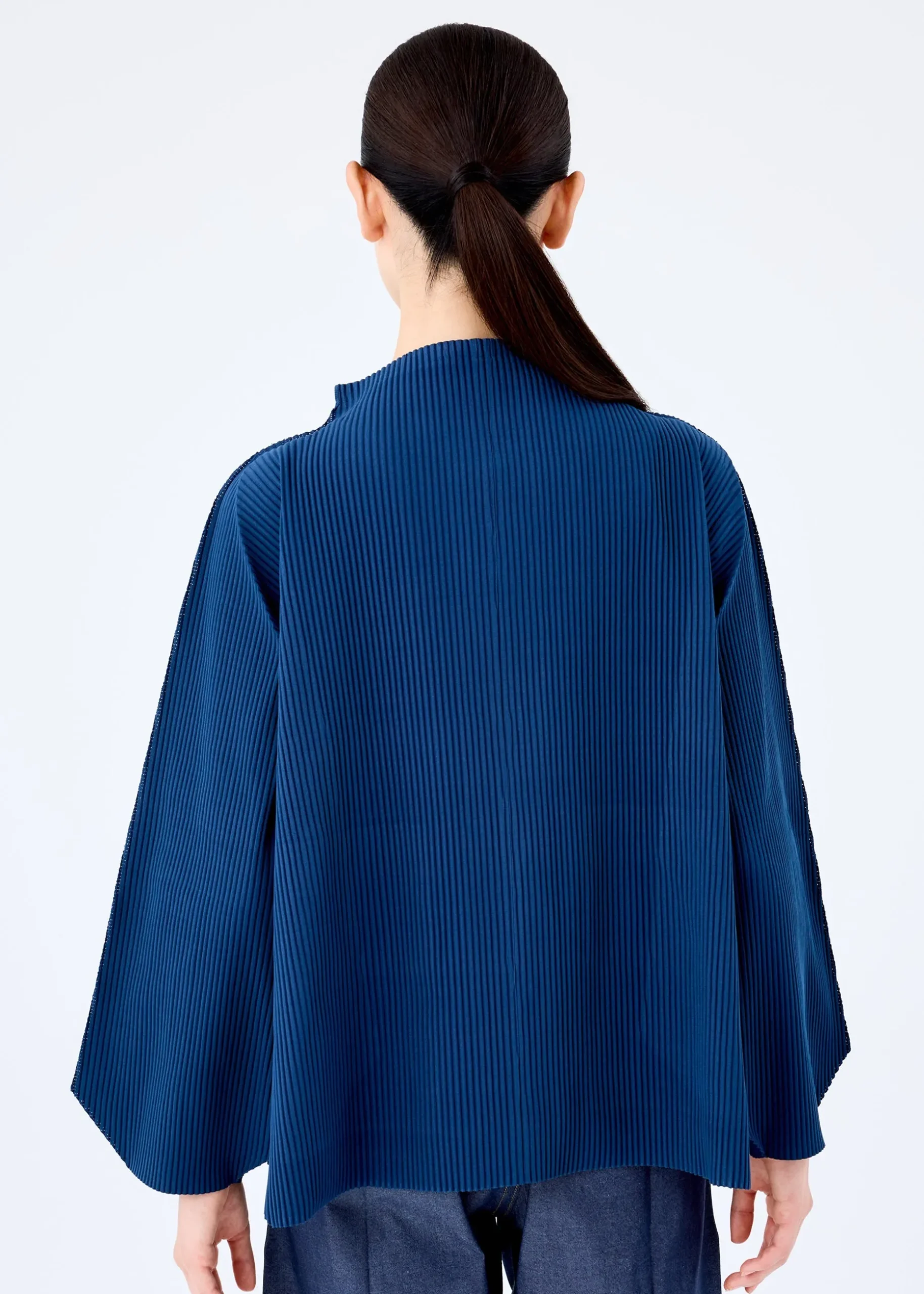 hexagon_pleats_6.webp HEXAGON PLEATS