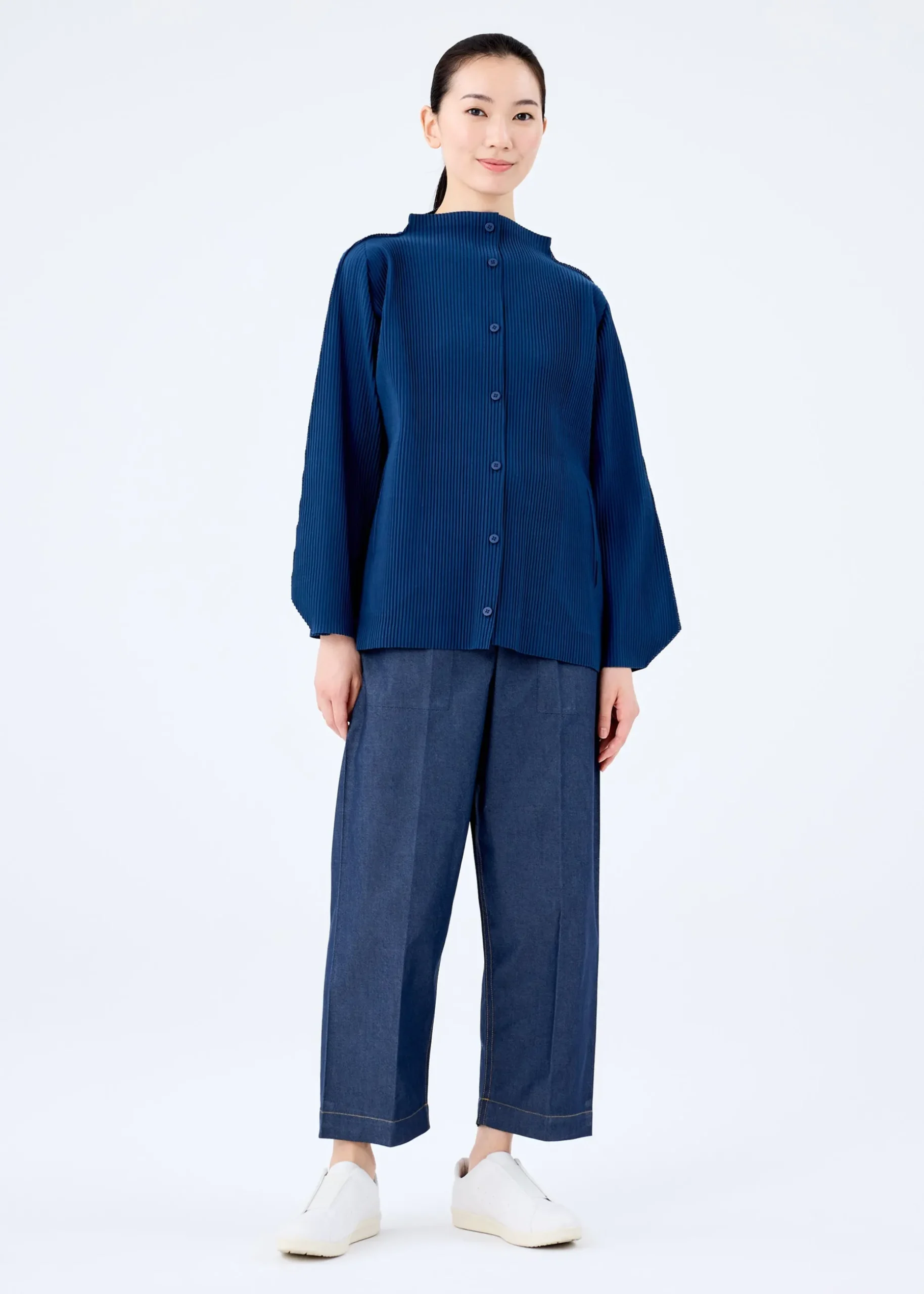 hexagon_pleats_7.webp HEXAGON PLEATS