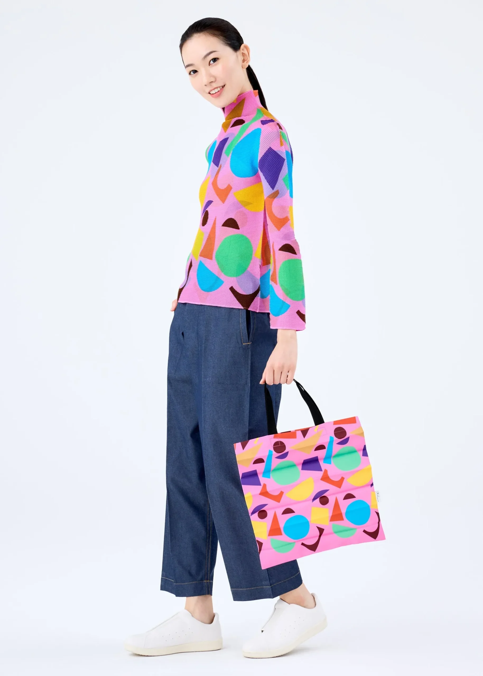 looking_for_a_smile_pleat_4-2.webp LOOKING FOR A SMILE PLEATS BAG