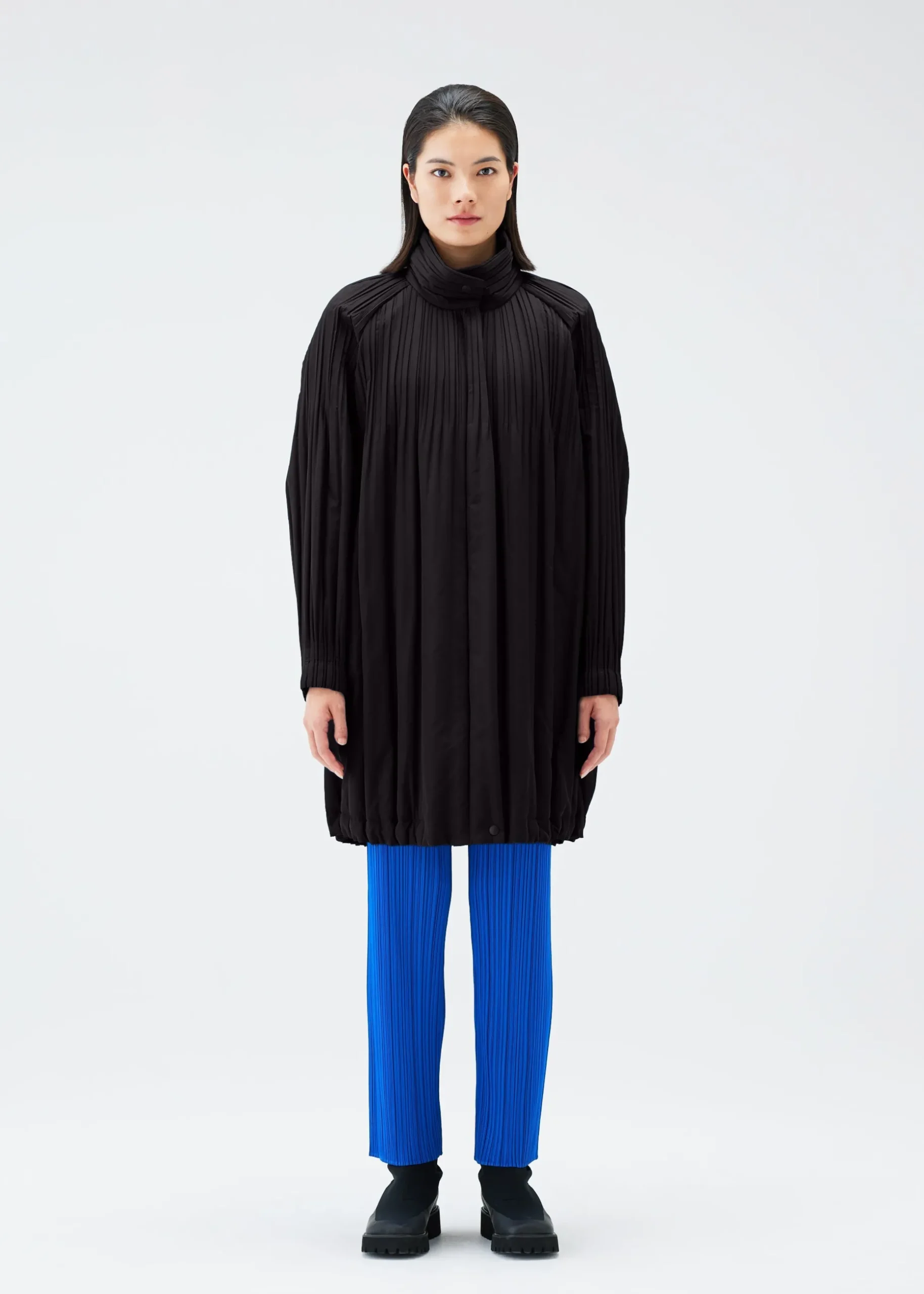 padded_pleats_coat_3-1.webp PADDED PLEATS COAT