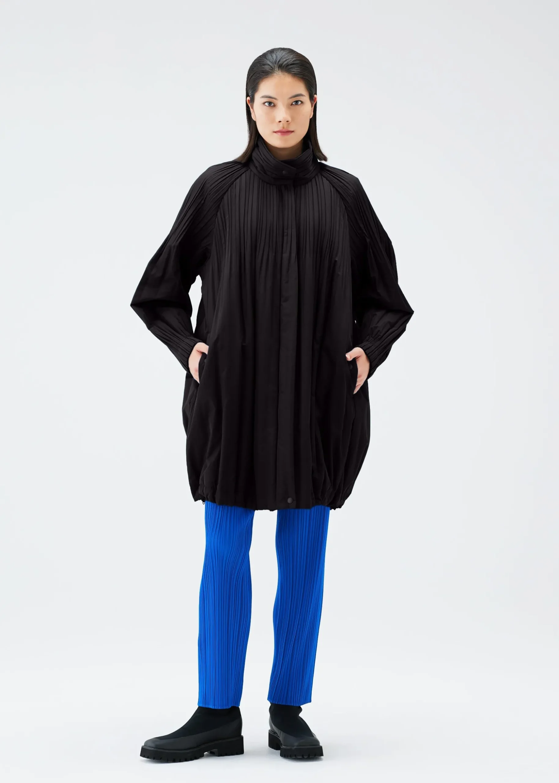 padded_pleats_coat_5-1.webp PADDED PLEATS COAT