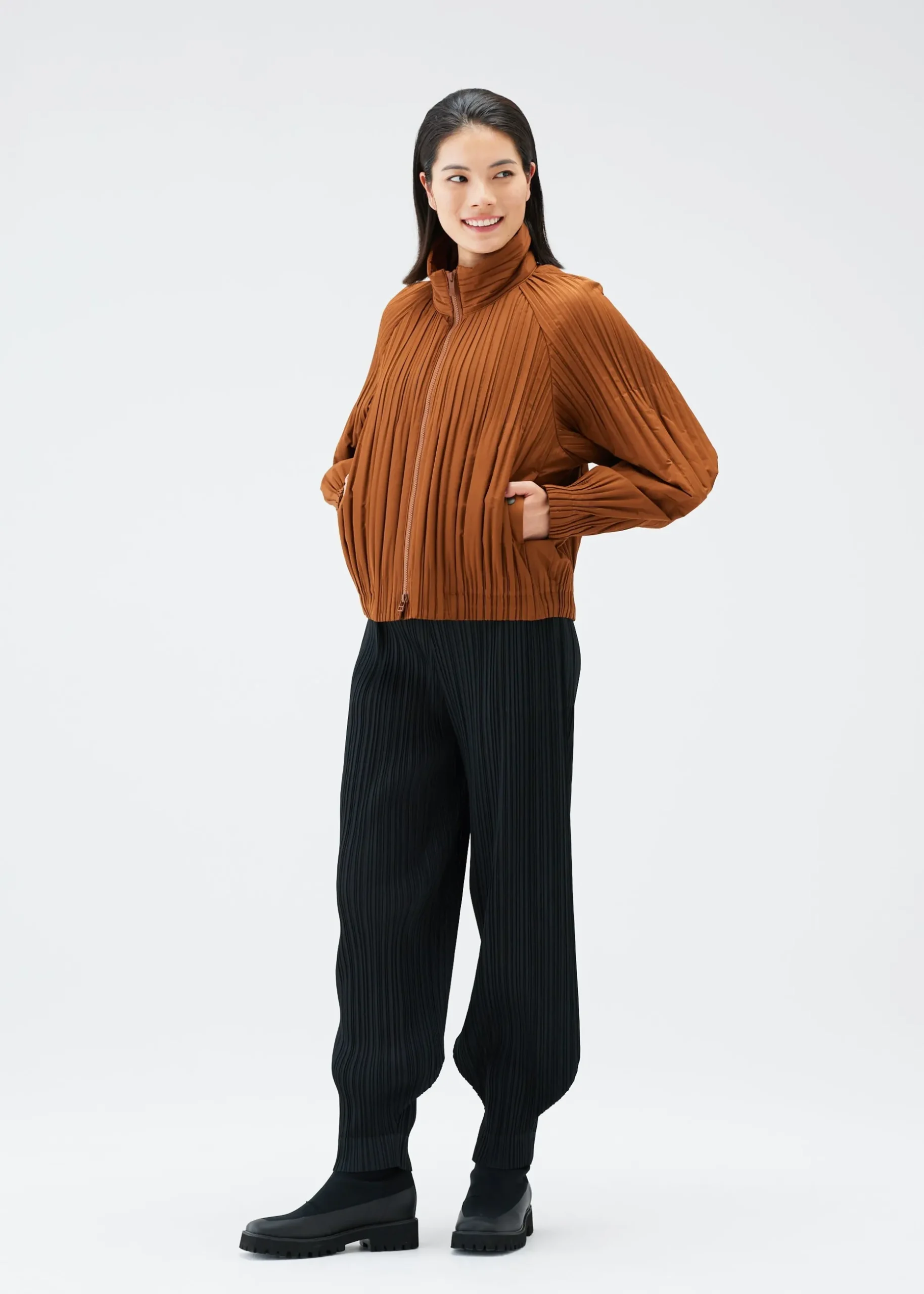 padded_pleats_coat_5.webp PADDED PLEATS COAT