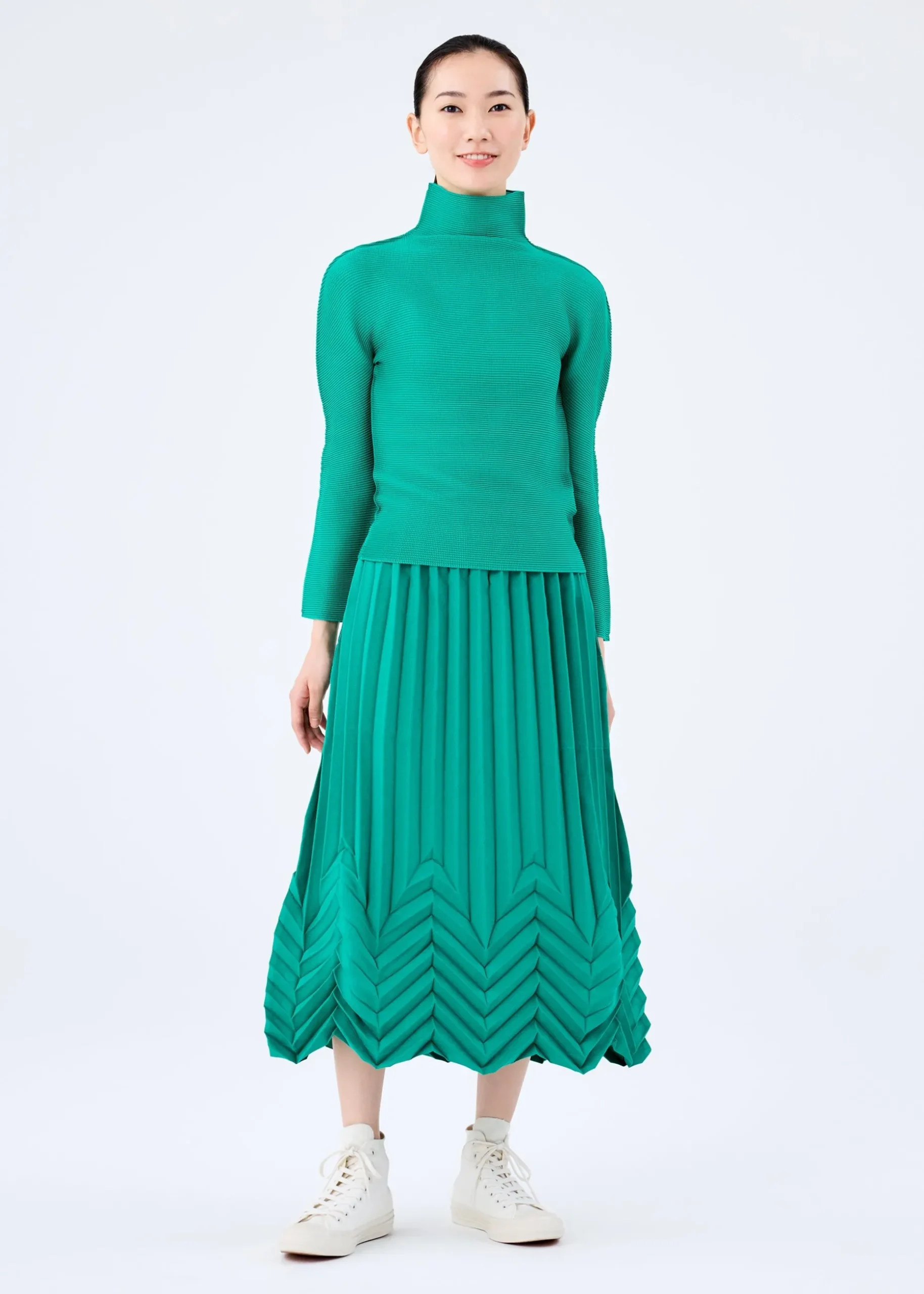 star_pleats_bottom_4-1.webp STAR PLEATS BOTTOM