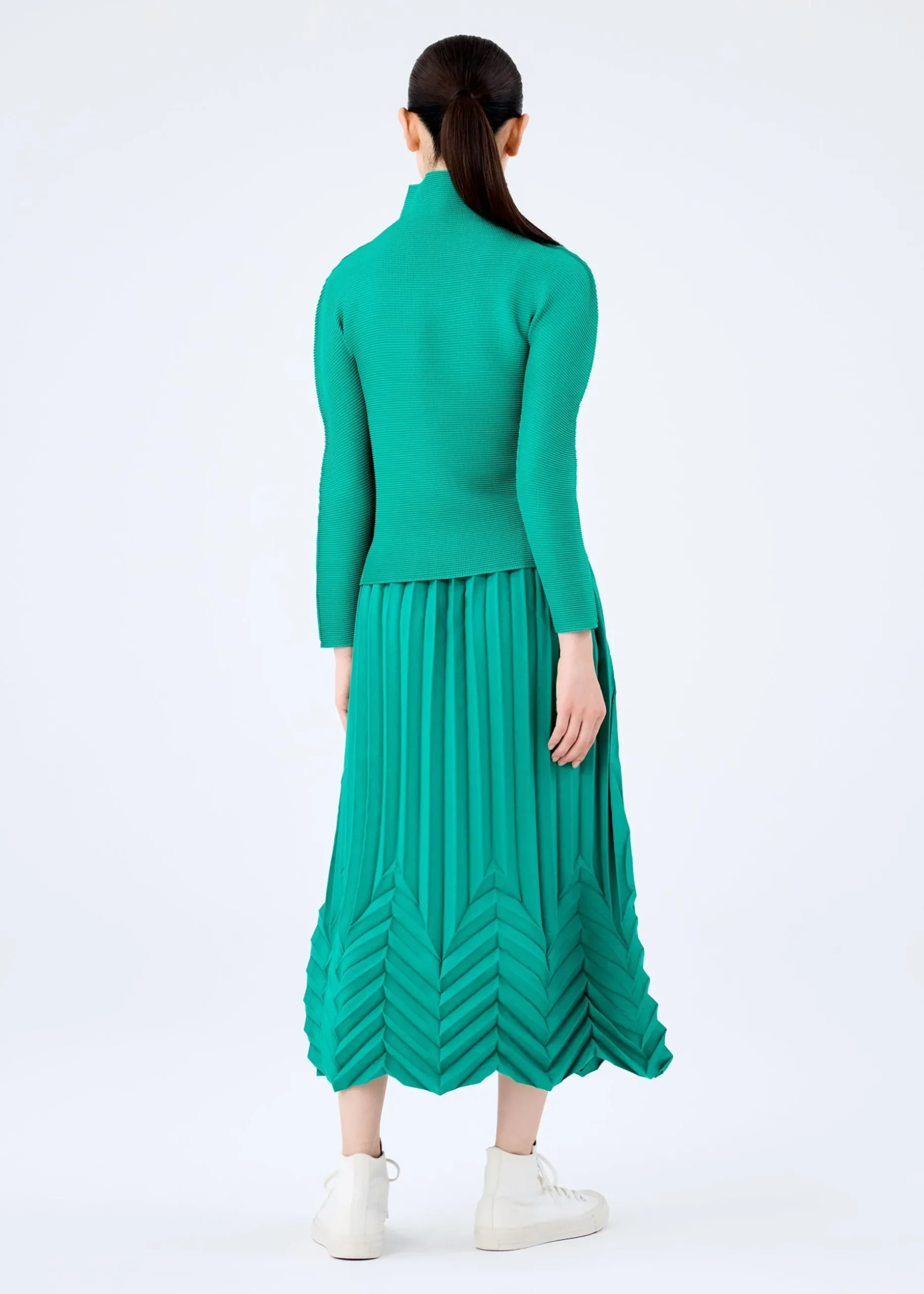 star_pleats_bottom_5-1.webp STAR PLEATS BOTTOM