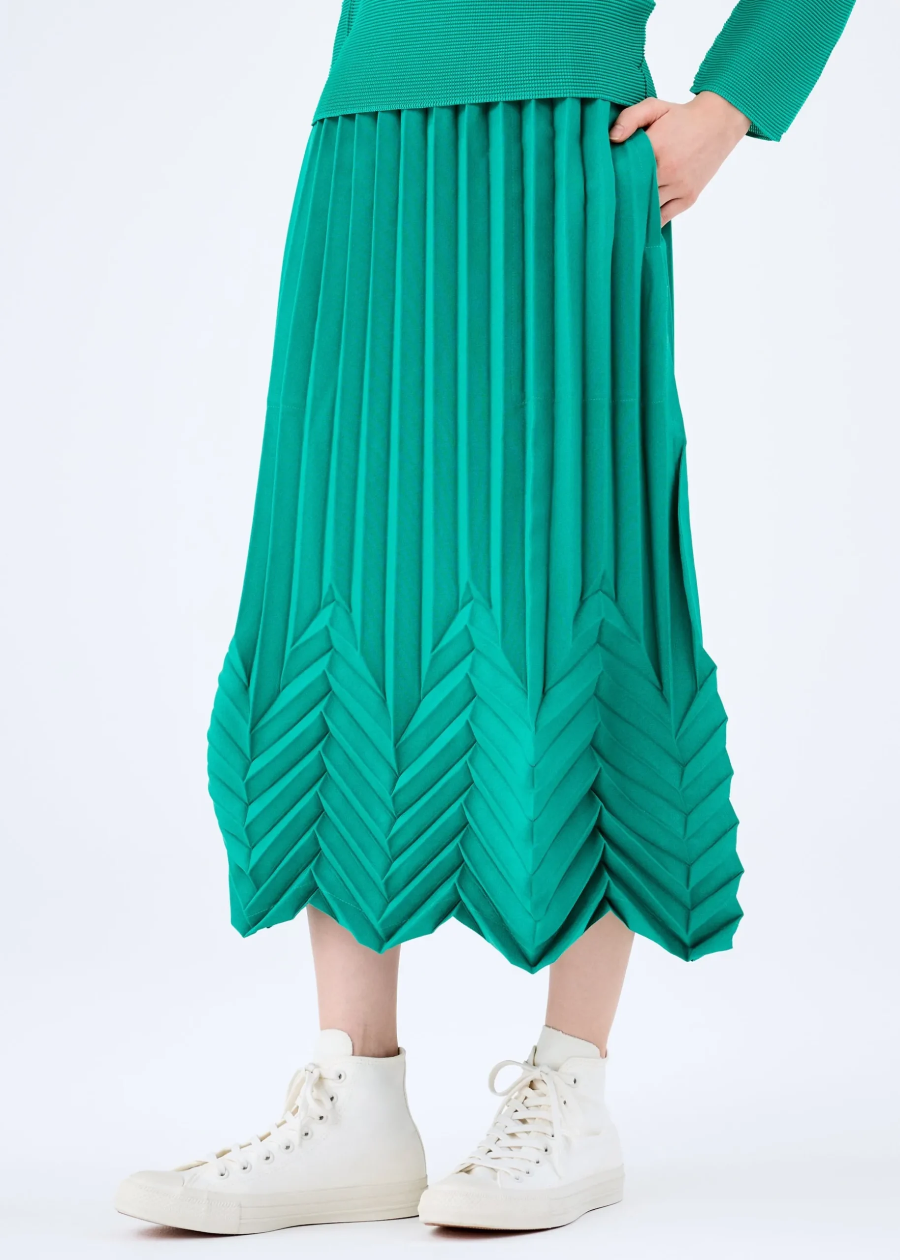 star_pleats_bottom_6-1.webp STAR PLEATS BOTTOM